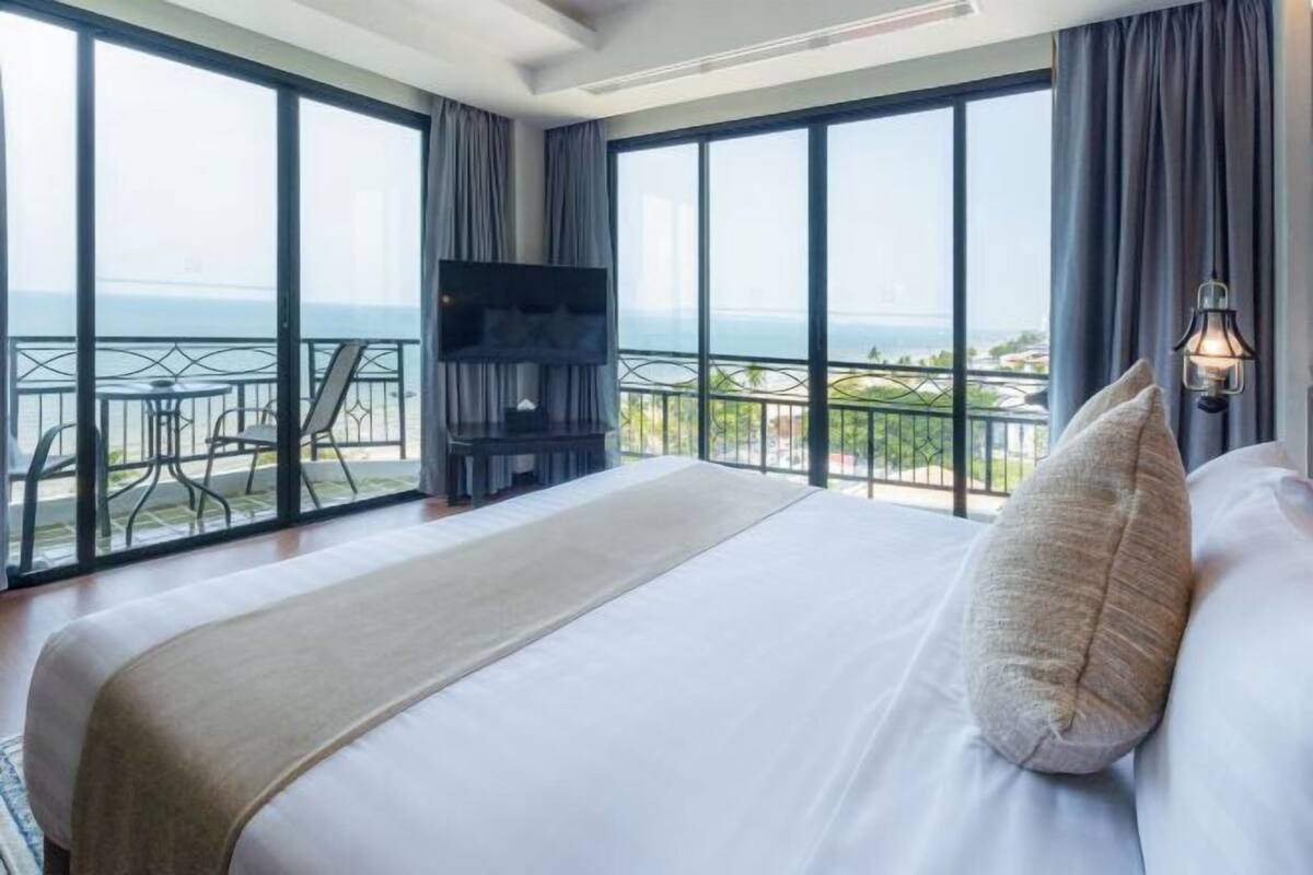 In-room safe, desk, blackout curtains, free WiFi