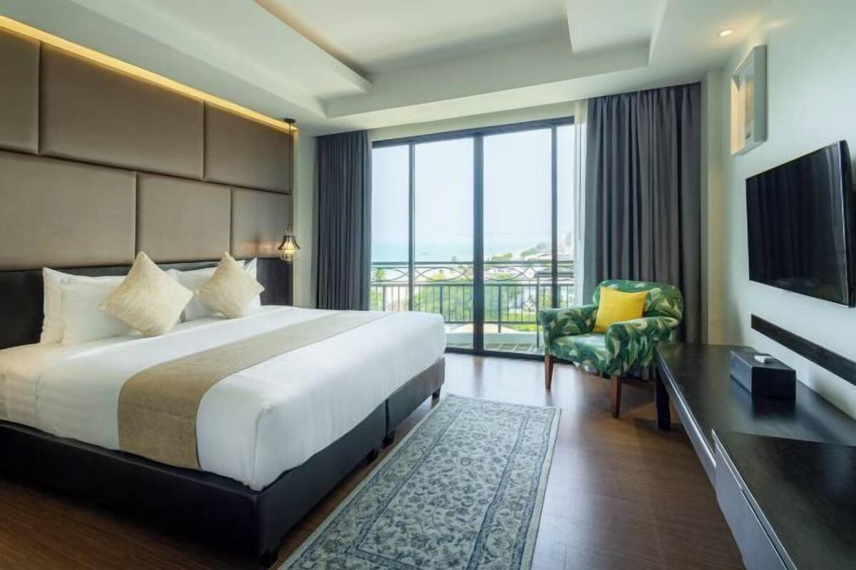In-room safe, desk, blackout curtains, free WiFi