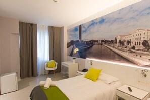Premium bedding, in-room safe, desk, blackout curtains - Bilbao City Rooms (Bilbao)