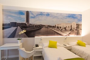 Premium bedding, in-room safe, desk, blackout curtains - Bilbao City Rooms (Bilbao)