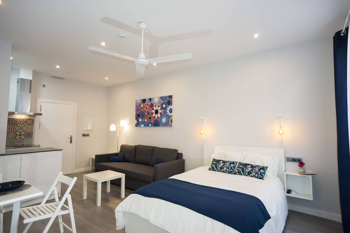 Loft, 1 cama matrimonial y sofá cama | Ropa de cama de alta calidad y insonorización
