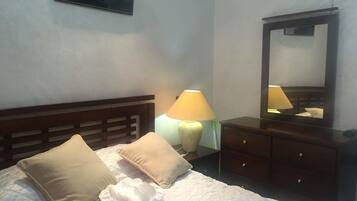 Apartment, 2 Bedrooms | 2 bilik tidur, langsir/tirai gelap terus