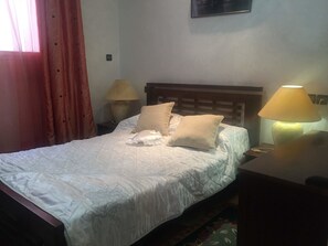 Apartamento, 2 habitaciones | 2 dormitorios y cortinas opacas