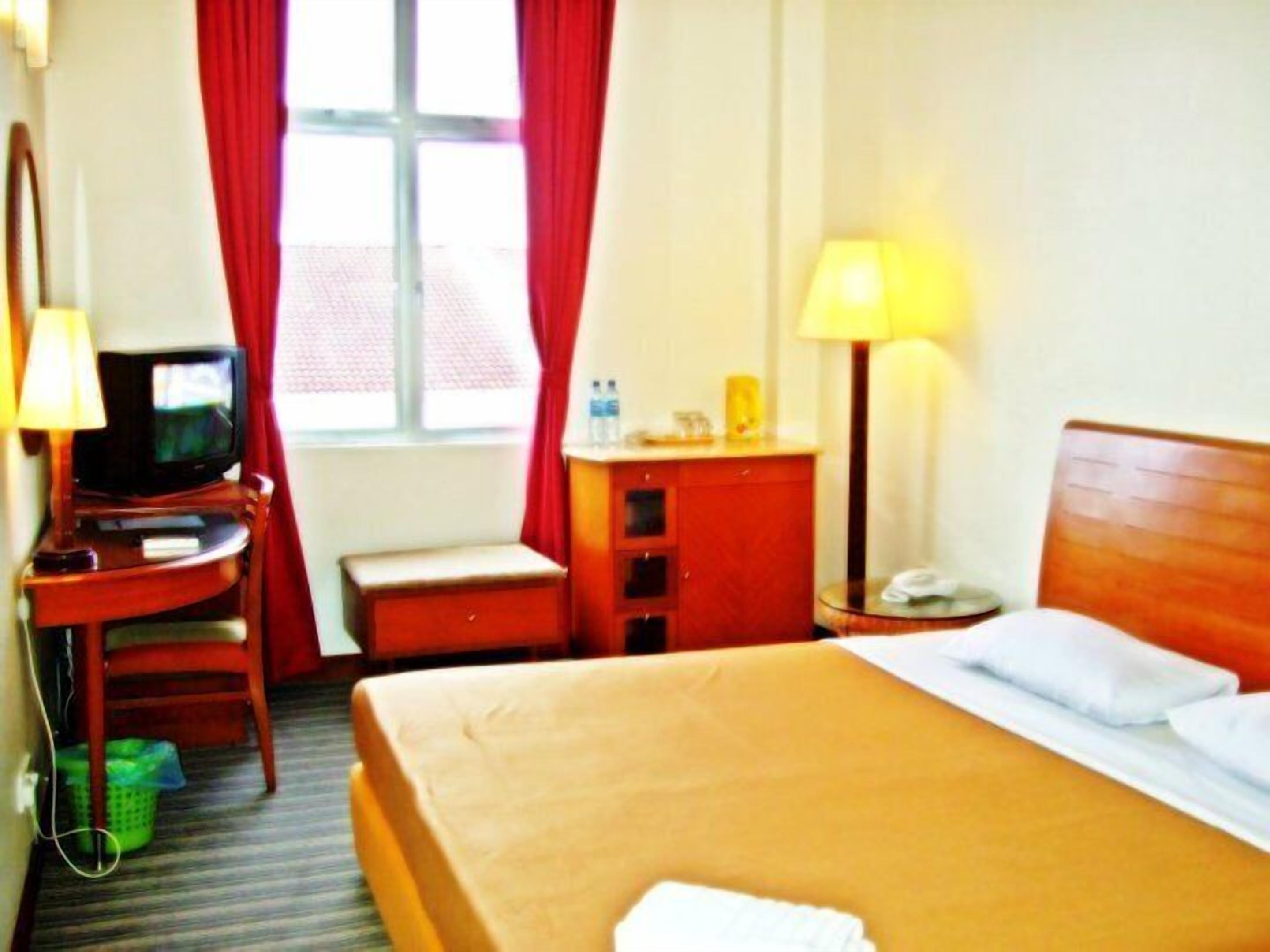 in-room safe, desk, iron/ironing board