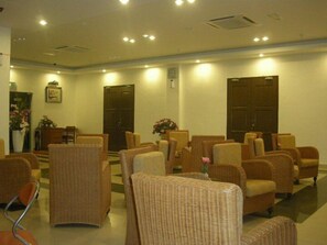 Lobby sitting area - Hotel Darulaman Jitra (Jitra)