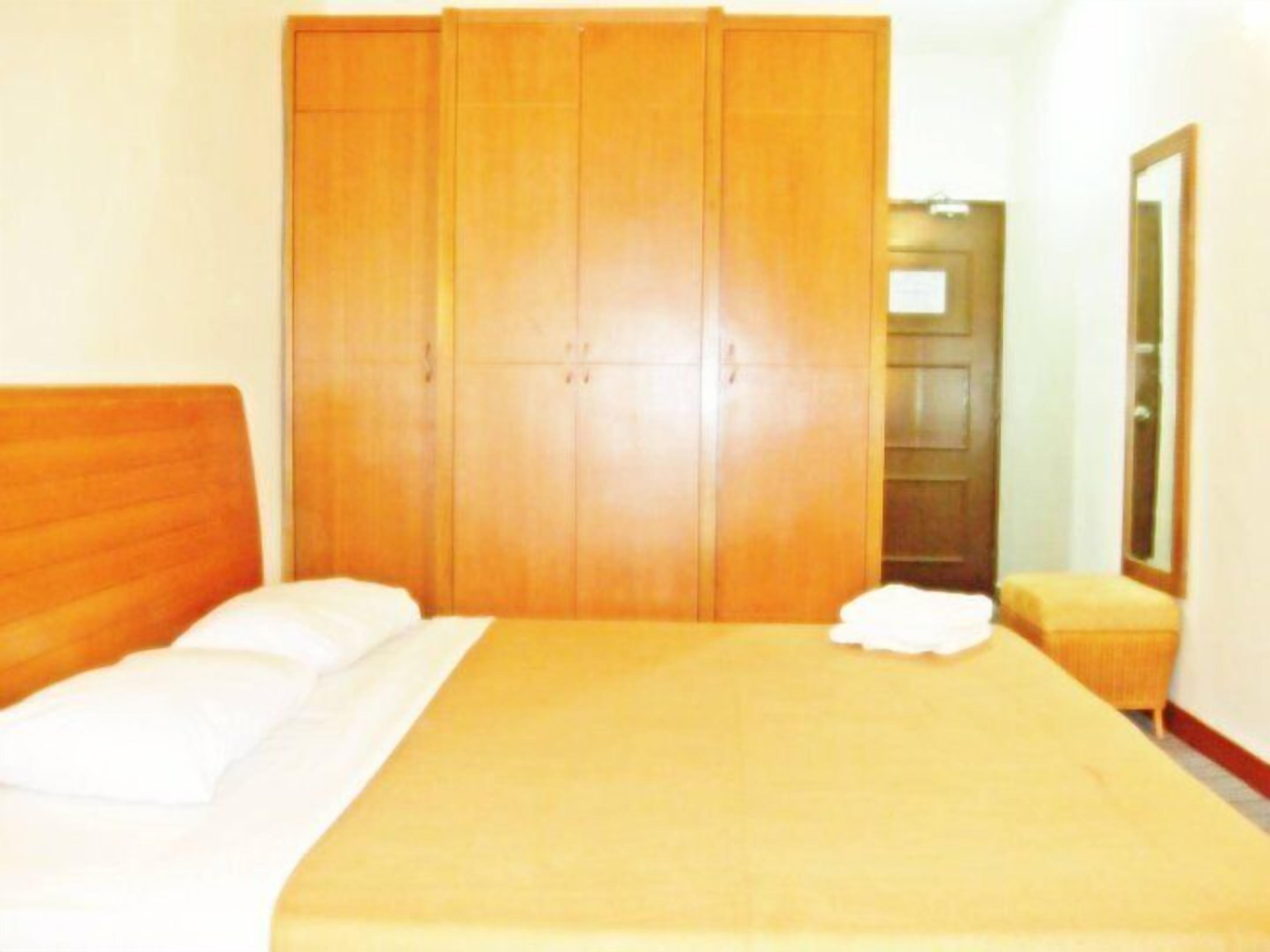 in-room safe, desk, iron/ironing board