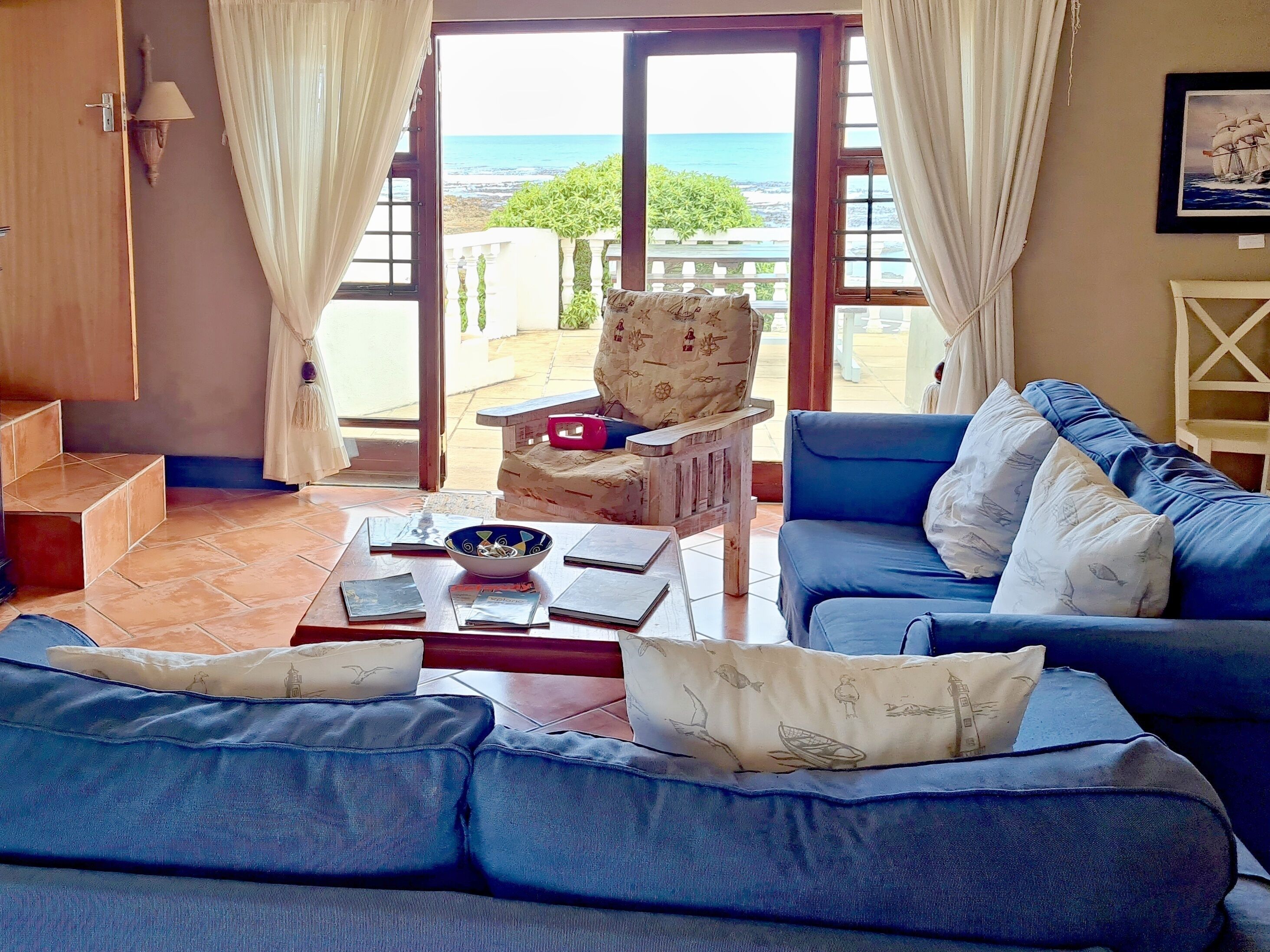 Family Apartment, 2 Bedrooms, Ocean View | Living area