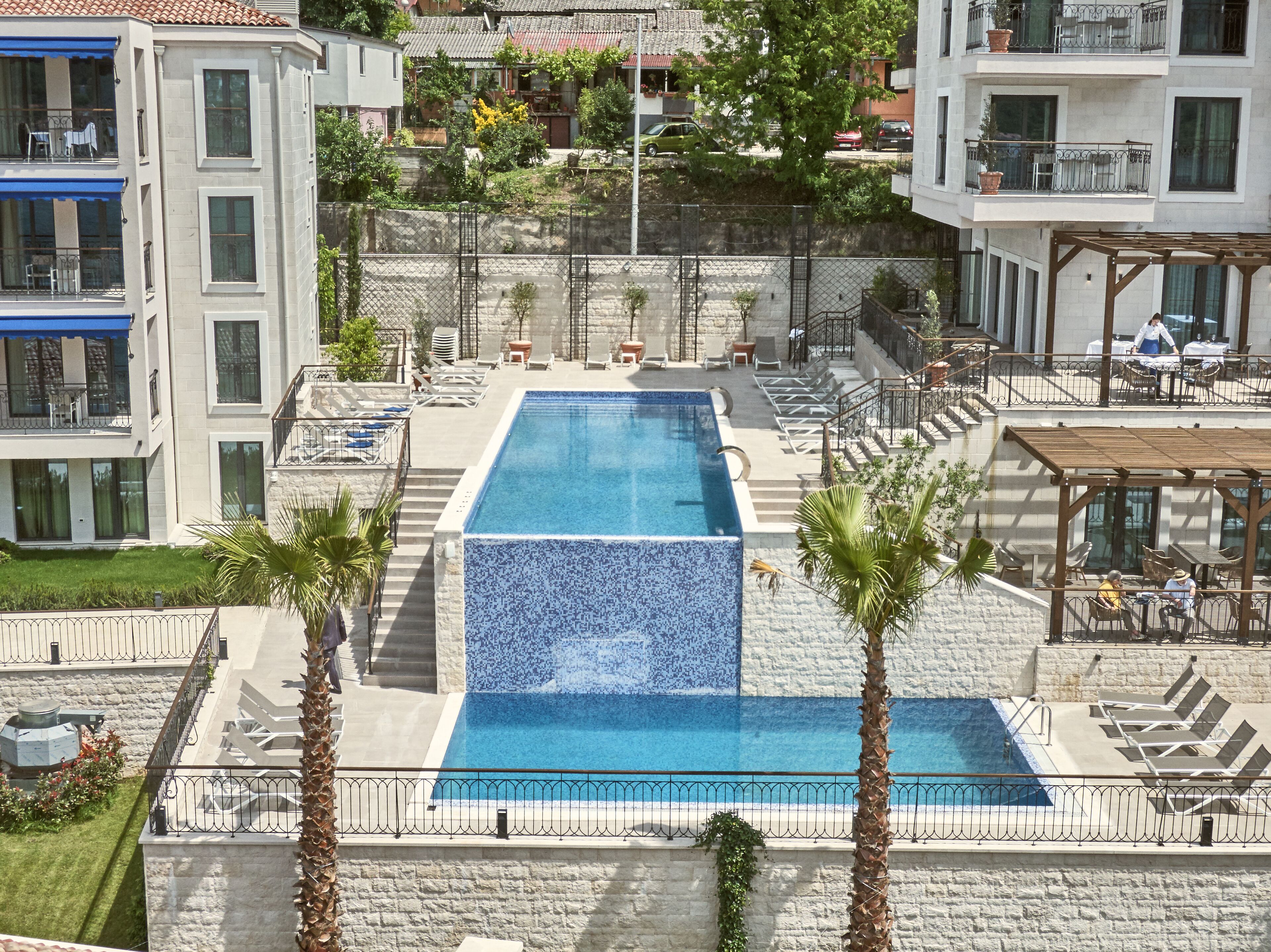 2 outdoor pools, pool umbrellas, pool loungers