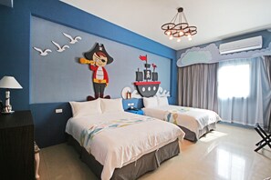 Standard Quadruple Room, 2 Double Beds | Desk, blackout drapes, soundproofing, free WiFi - Fun Trip - Little Castel (Taitung)