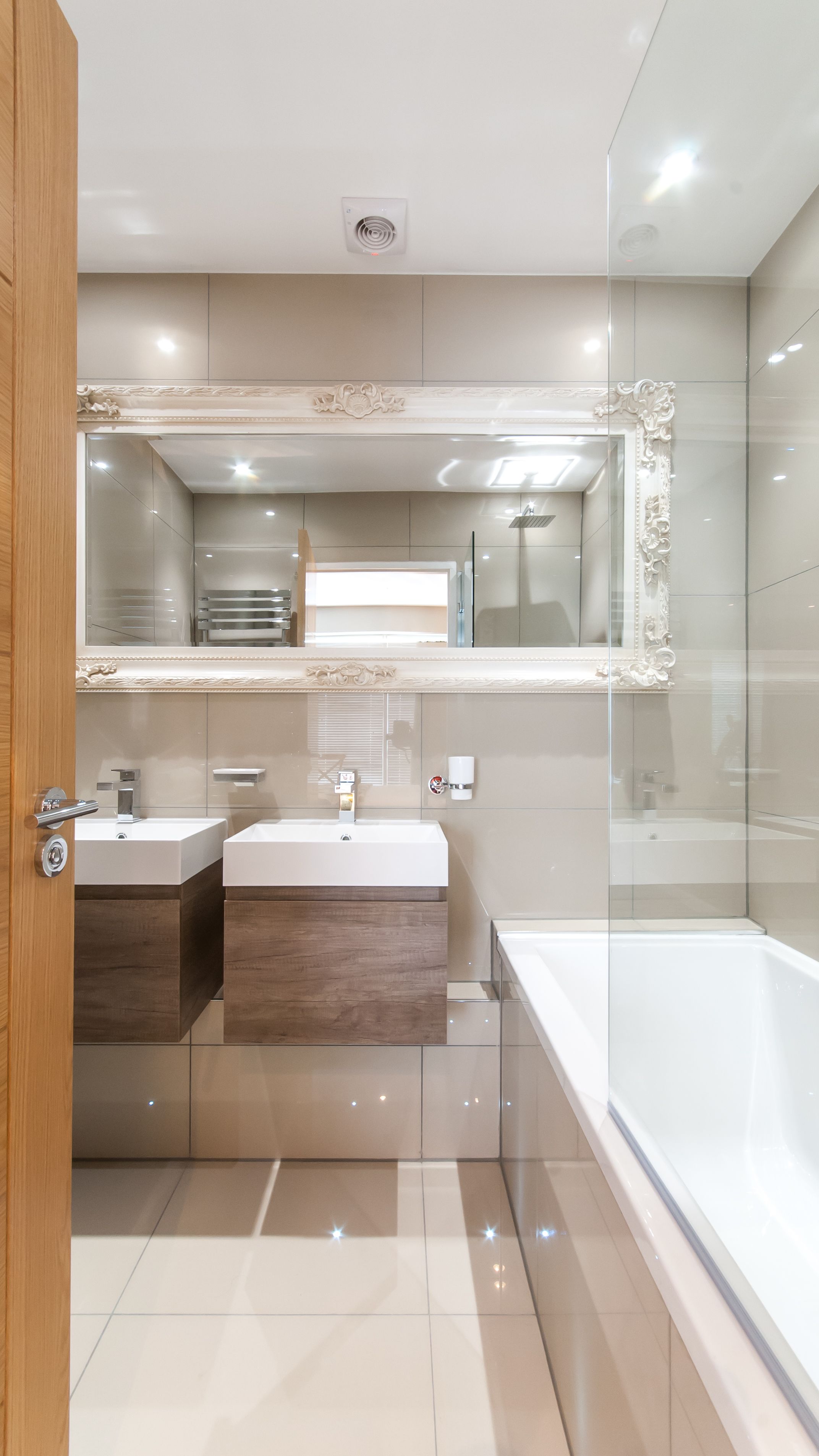 Chambre Double Deluxe | Salle de bain | Douche, articles de toilette gratuits, sèche-cheveux