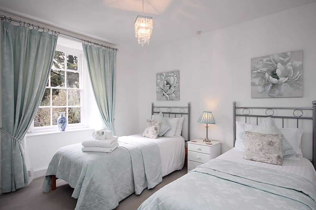Chambre avec lits jumeaux (Room2) | Literie hypoallergénique, décoration personnalisée