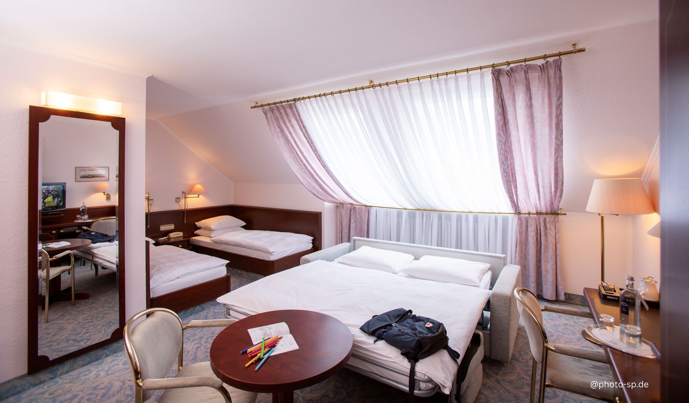 Chambre familiale | Bureau, espace de travail pour ordinateurs portables