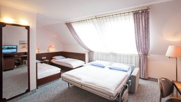 Escritorio y espacio para trabajar con laptop