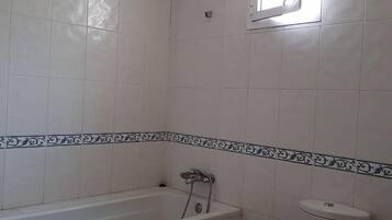 Apartment, 2 Bedrooms | Bathroom | Separate tub and shower, deep soaking tub, towels