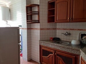 Departamento, 2 habitaciones | Cocina privada | Refrigerador con congelador, horno y parrilla de estufa