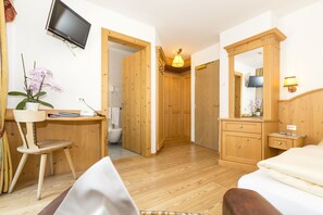 Classic Single Room | Hypo-allergenic bedding, down duvets, in-room safe - Hotel Alpenrose (La Valle)