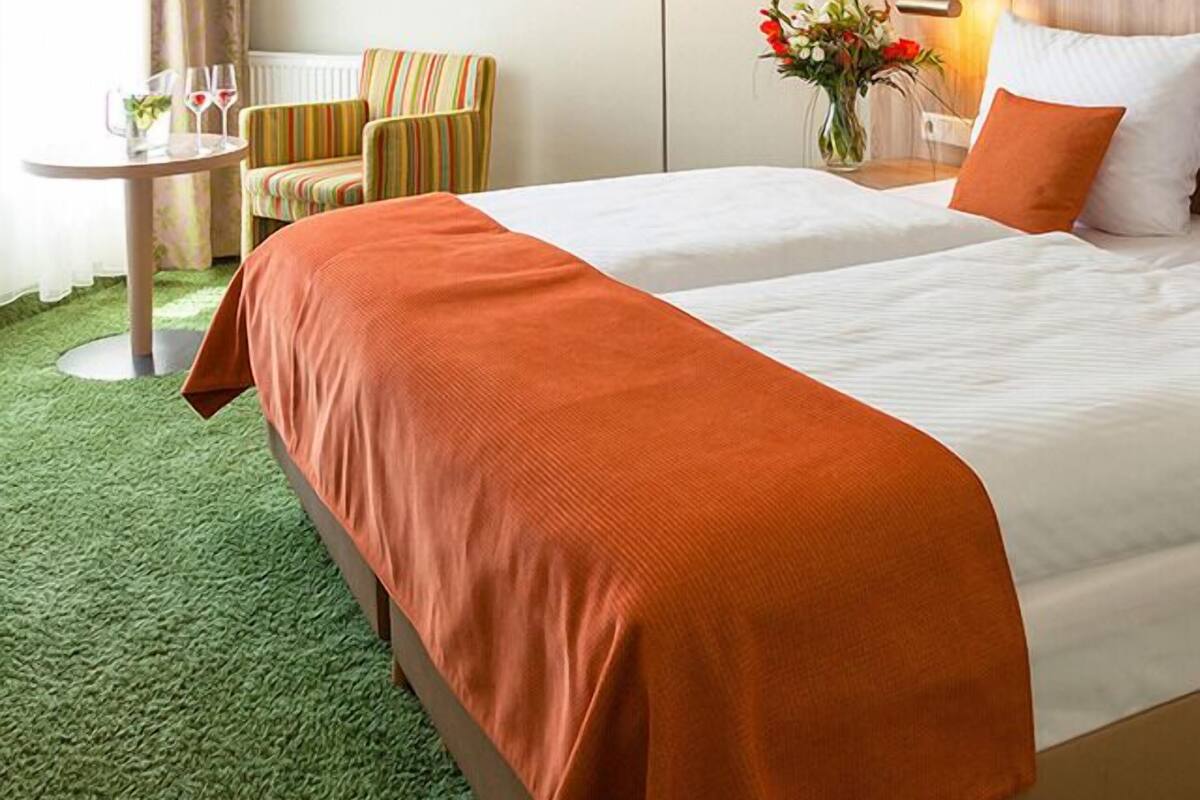 Classic Double Room | In-room safe, desk, iron/ironing board (on request), cots/infant beds