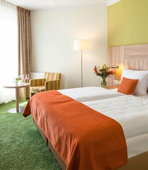 Habitación doble clásica | Caja de seguridad en la habitación y escritorio