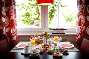 Buffet déjeuner gratuit tous les jours
