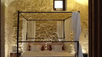 Double Room | 1 bedroom, premium bedding, down comforters, desk