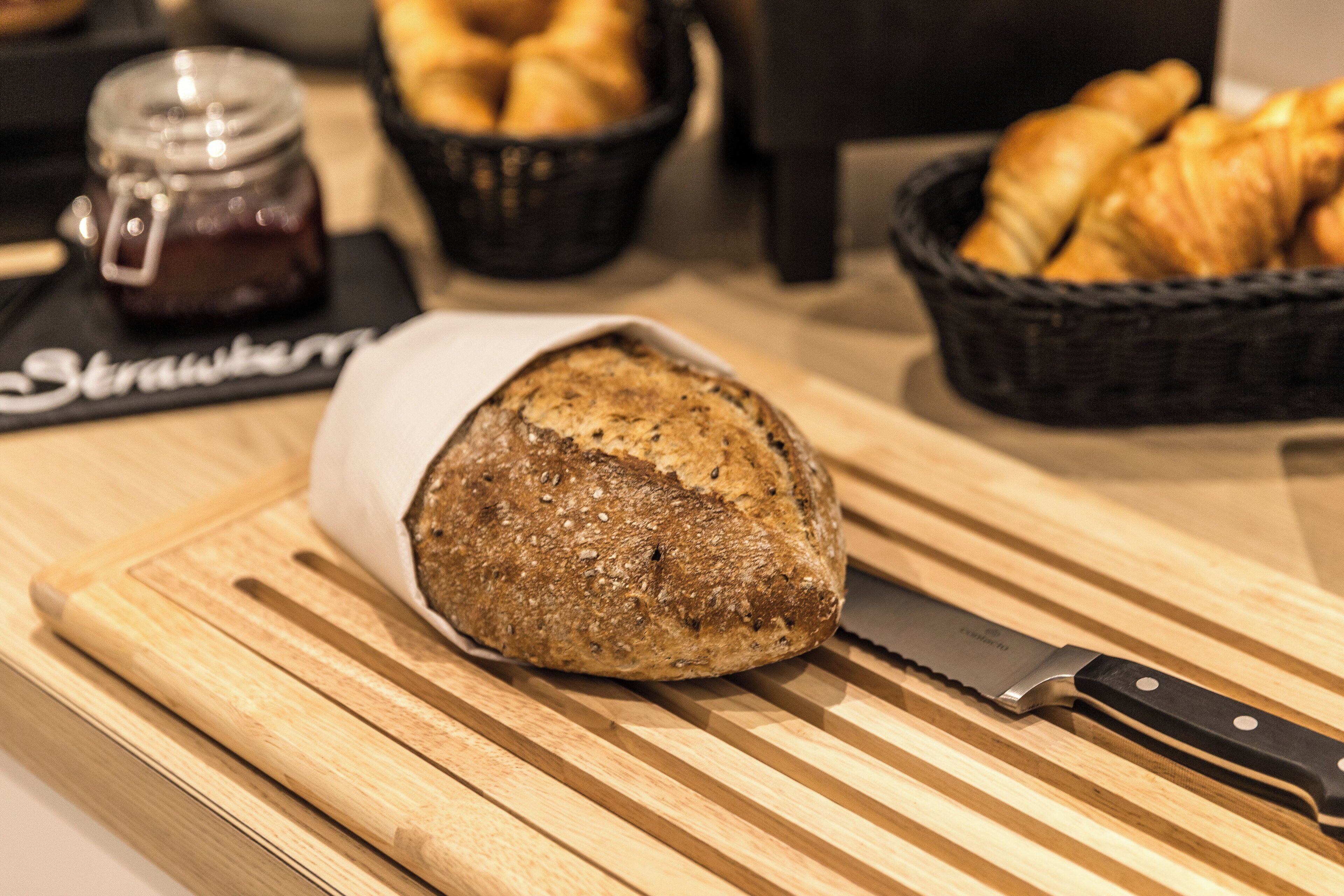 lunch and dinner served