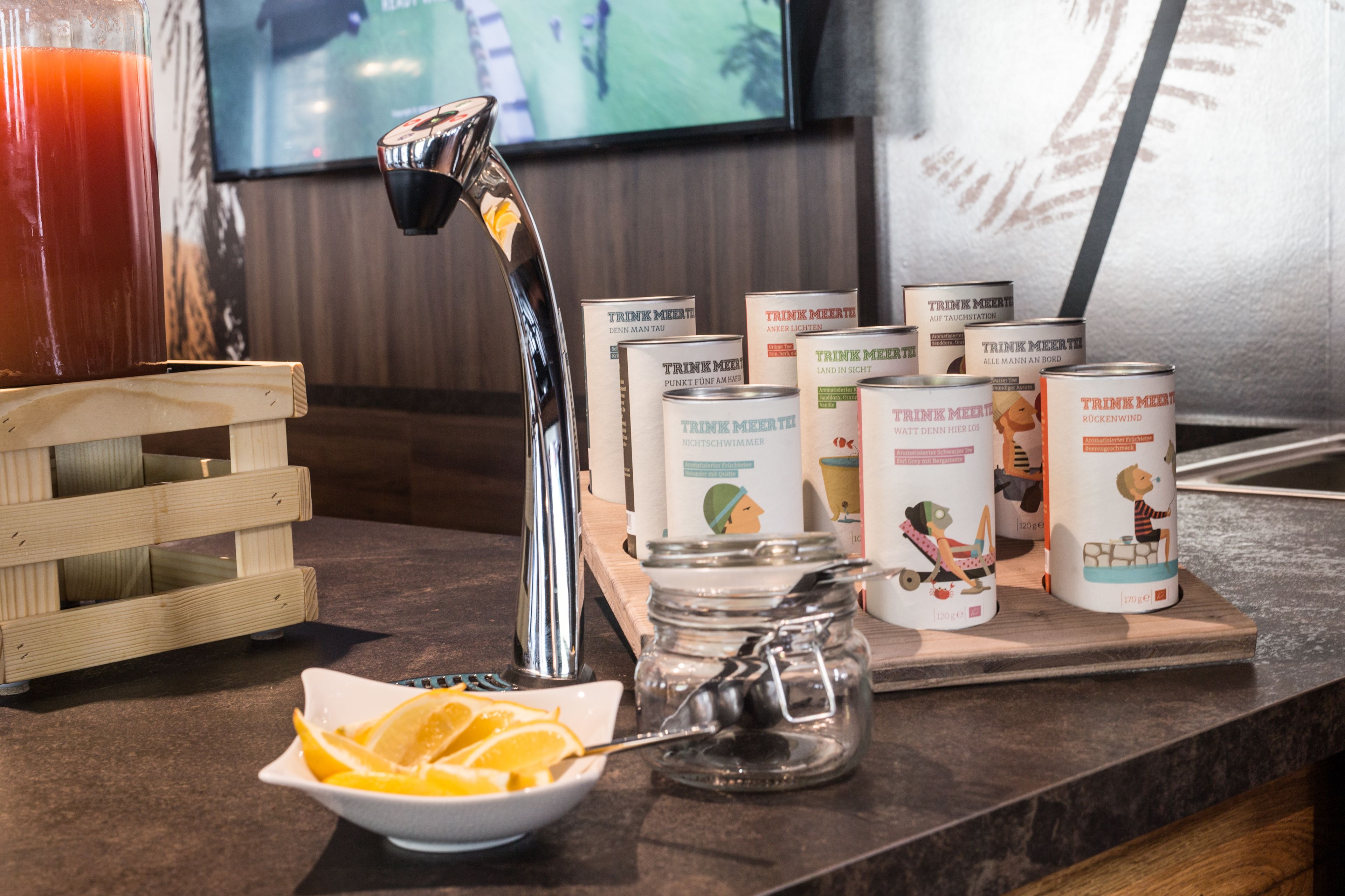 Se ofrece un desayuno bufé todos los días (19.00 EUR por persona)