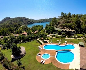 Outdoor pool - The Bay Beach Club (Fethiye)