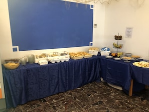 Free daily buffet breakfast