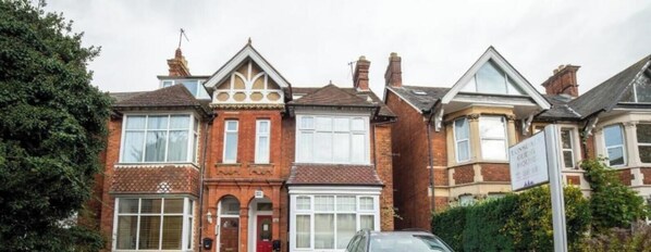 Fachada de la propiedad