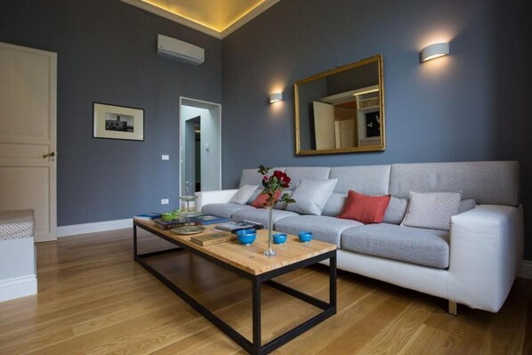 Apartment, 2 Bedrooms | Living room