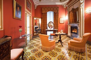 Grand Suite | Individually decorated, desk, soundproofing, free cribs/infant beds