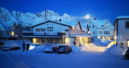 HenningsvĂŠr Guesthouse