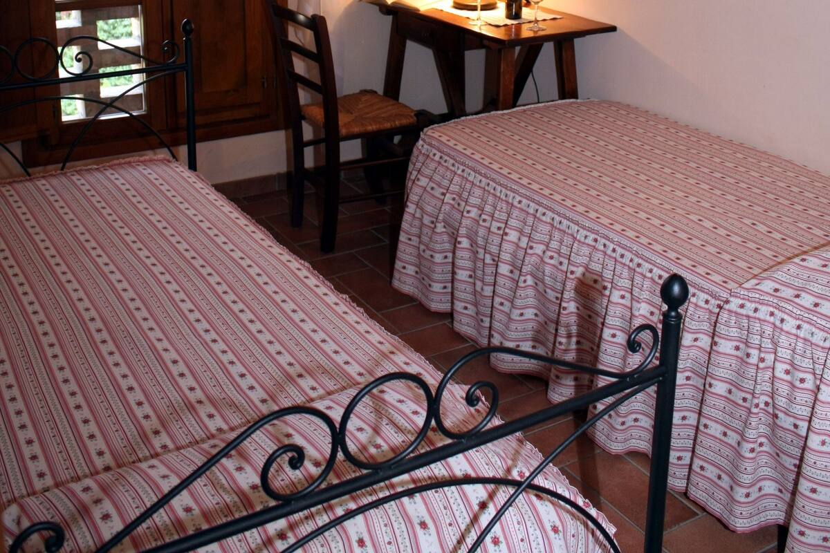 Apartment, 2 Bedrooms | Desk, soundproofing, free cribs/infant beds, free WiFi