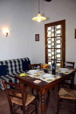 Apartment, 1 Bedroom | In-room dining