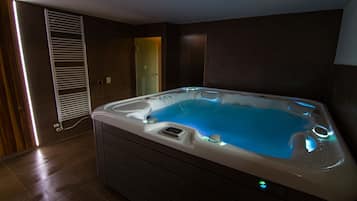 Kapalı spa küveti