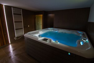 Bañera de hidromasaje interior