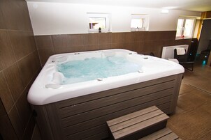 Bañera de hidromasaje interior