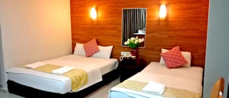 Deluxe Triple Room | Desk, free WiFi