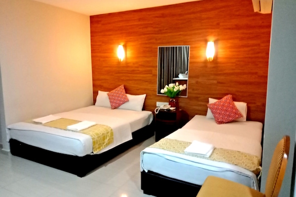 Deluxe Triple Room | Desk, soundproofing, free WiFi