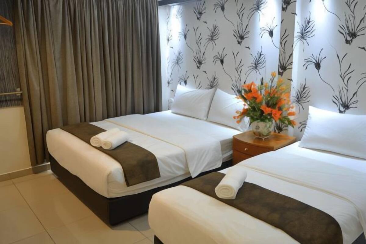 Desk, soundproofing, free WiFi