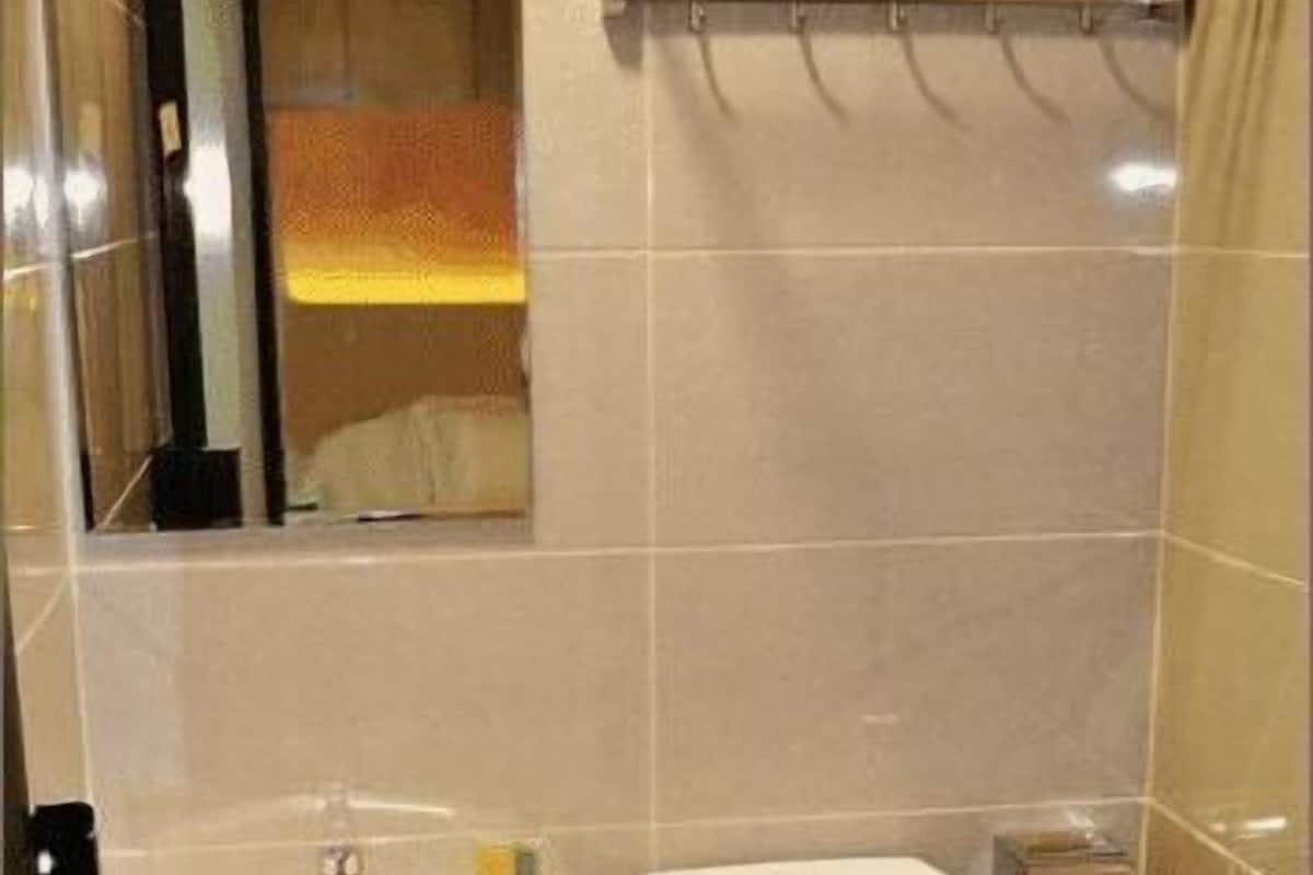 Bad | Dusj, toalettartikler (inkludert) og håndklær