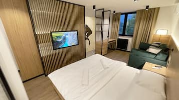 Phòng đôi Premium | Trang trí khác biệt, trang bị nội thất với thiết kế riêng biệt, bàn