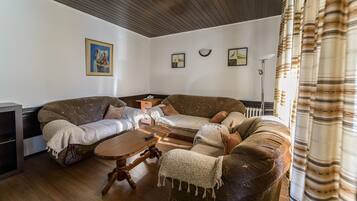 Suite Komovi | Phòng khách | TV màn hình phẳng