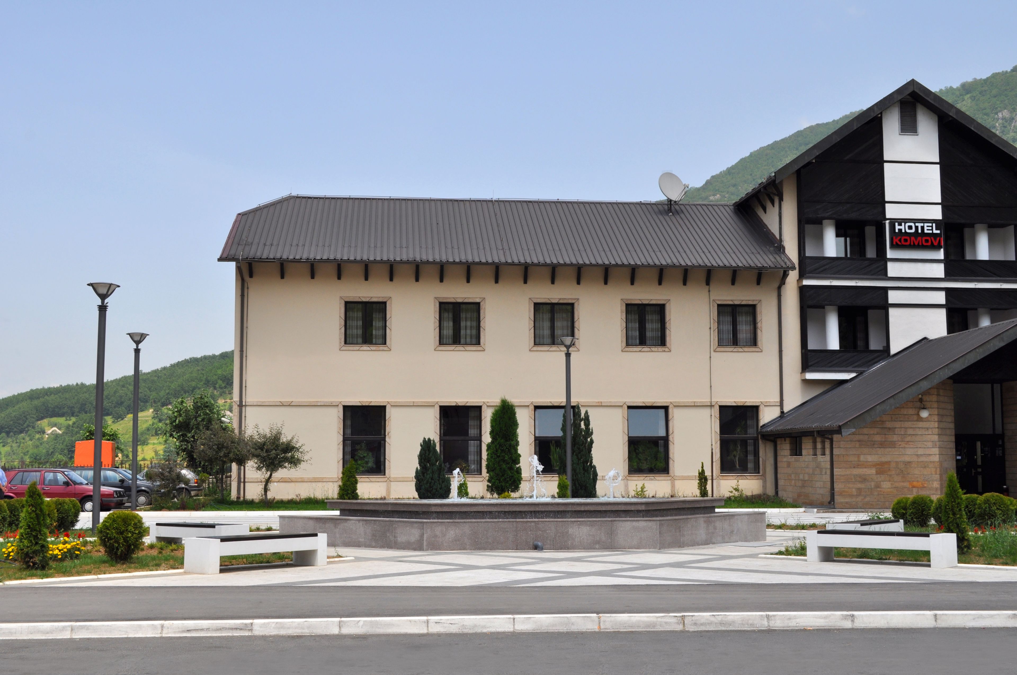 A hotel with a modern design, featuring a flat roof and a prominent sign.