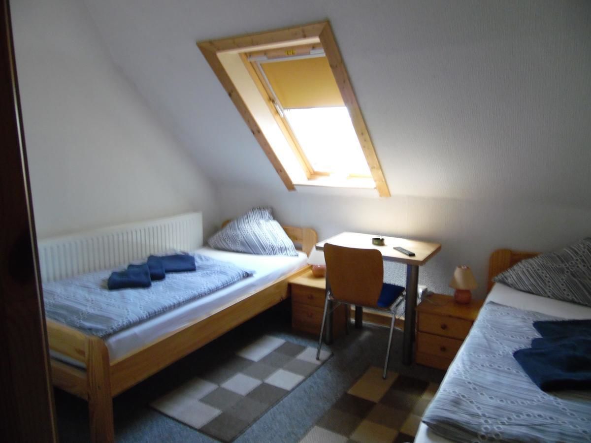 single room | desk, rollaway beds, free wifi