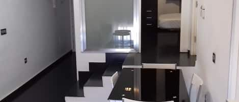 Departamento, baño en la habitación (de dos niveles) | Imagen general