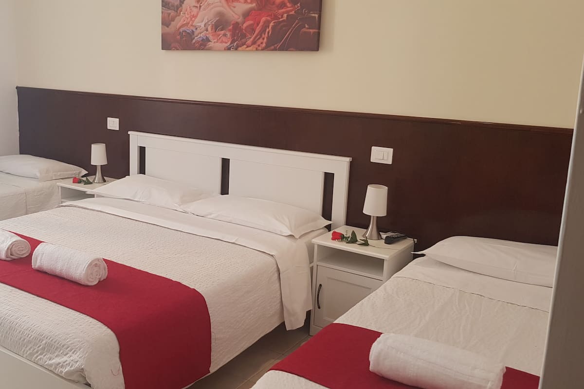 Habitación cuádruple | Wifi gratis y ropa de cama