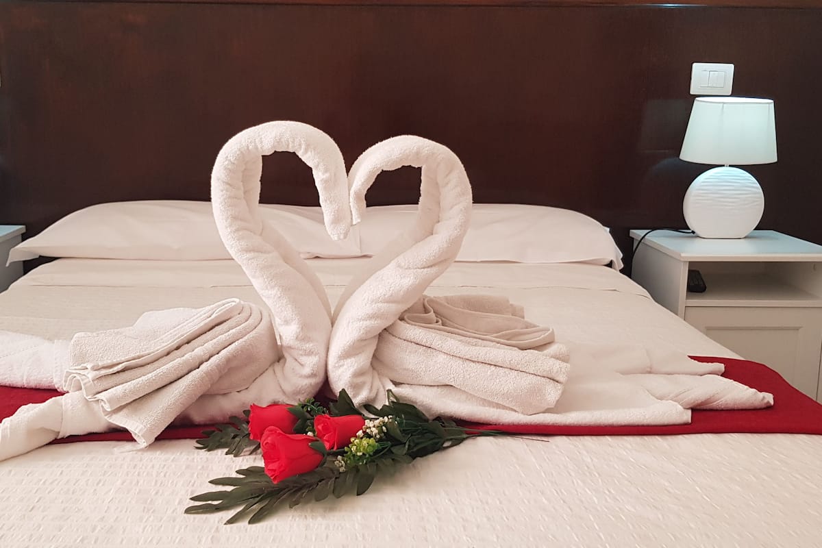Habitación doble de uso individual | Wifi gratis y ropa de cama