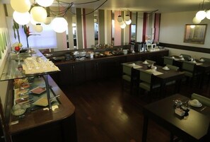 Free daily buffet breakfast - Hotel Província Flex de Pato Branco (Pato Branco)