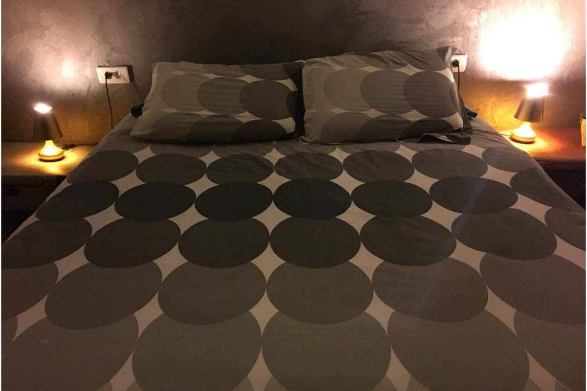 Loftsrom – honeymoon | Sengetøy av topp kvalitet, Tempur-Pedic-senger og blendingsgardiner